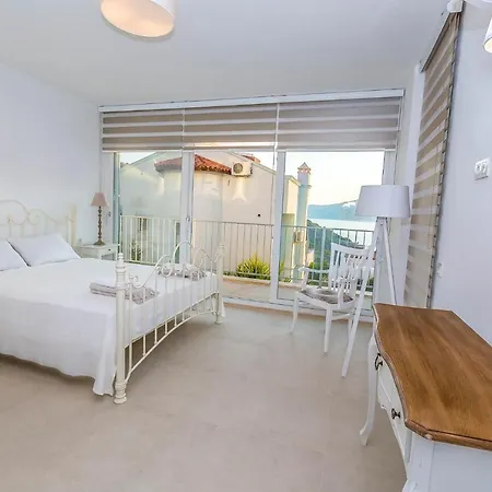 Sleeps 8 With Pool Air Con And Wifi Villa