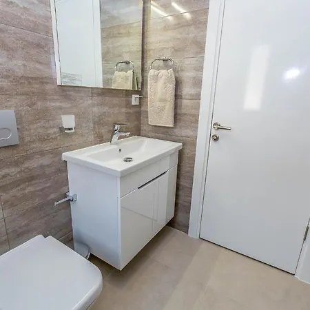 Sleeps 8 With Pool Air Con And Wifi Villa *